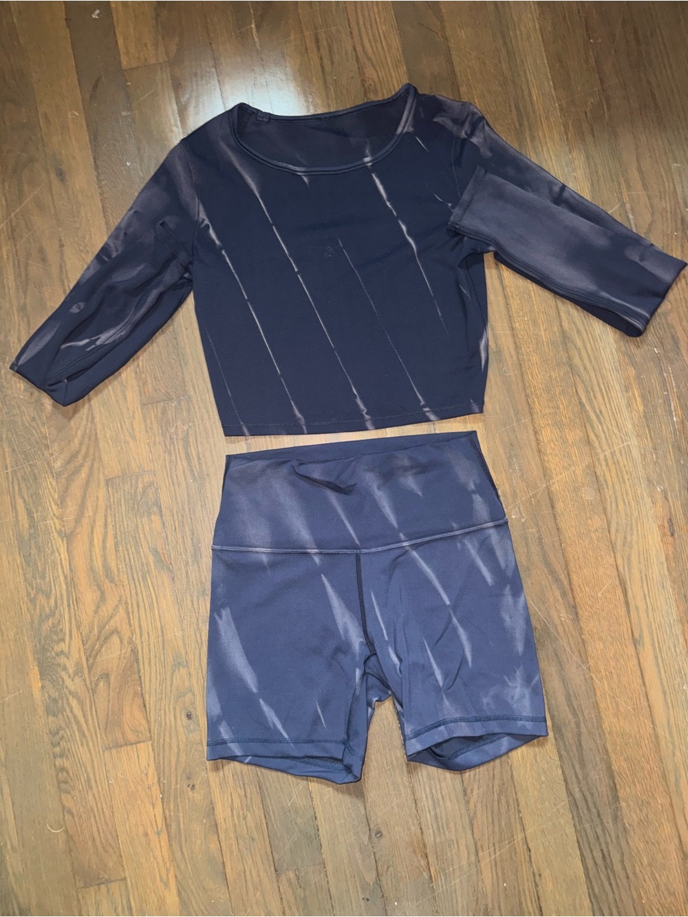 Wundertrain Lululemon Active LS Crop Top & High-Waist Bike Shorts Set - Navy